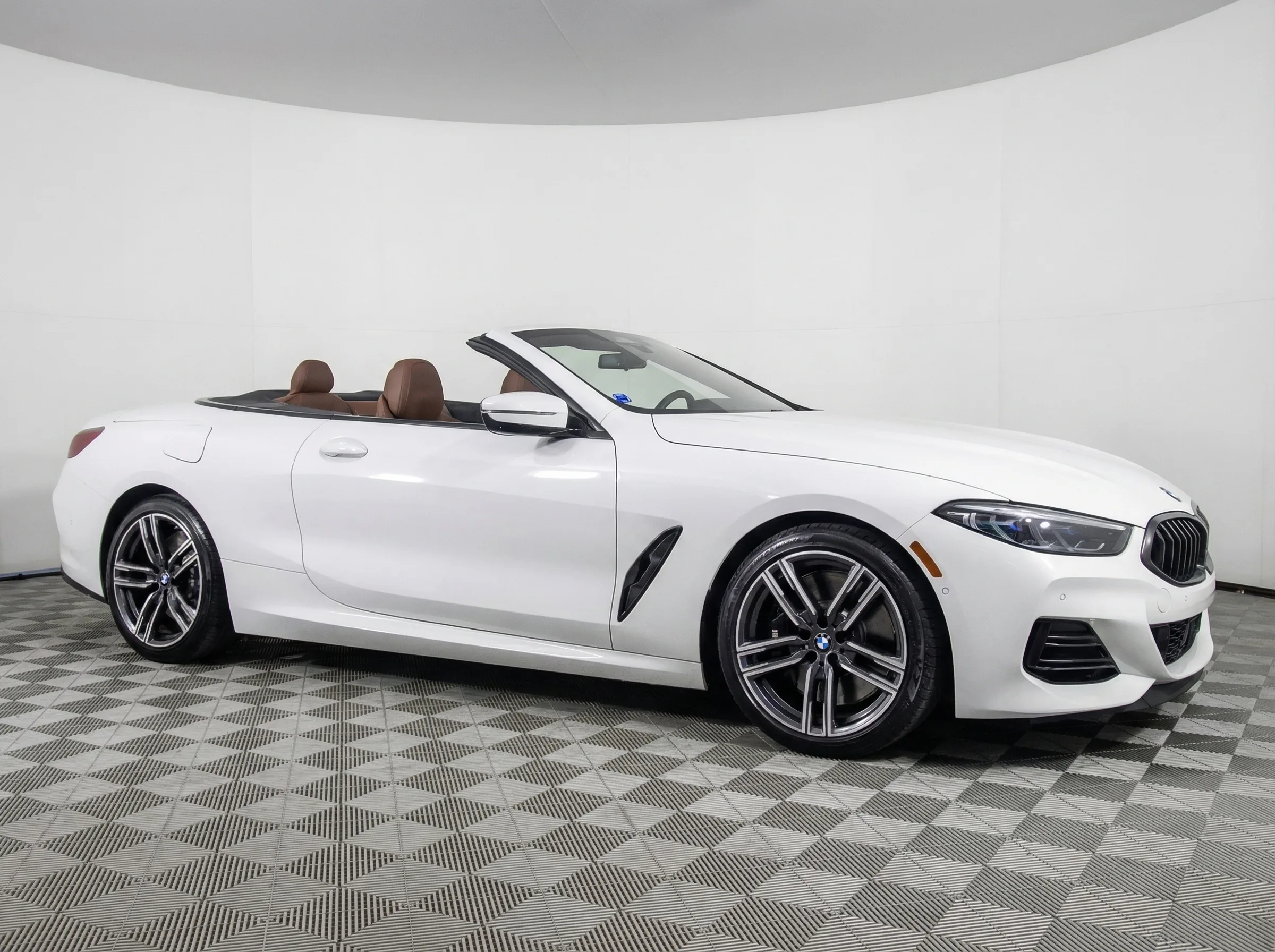 2023 BMW 8 Series 840i — thumbnail 3