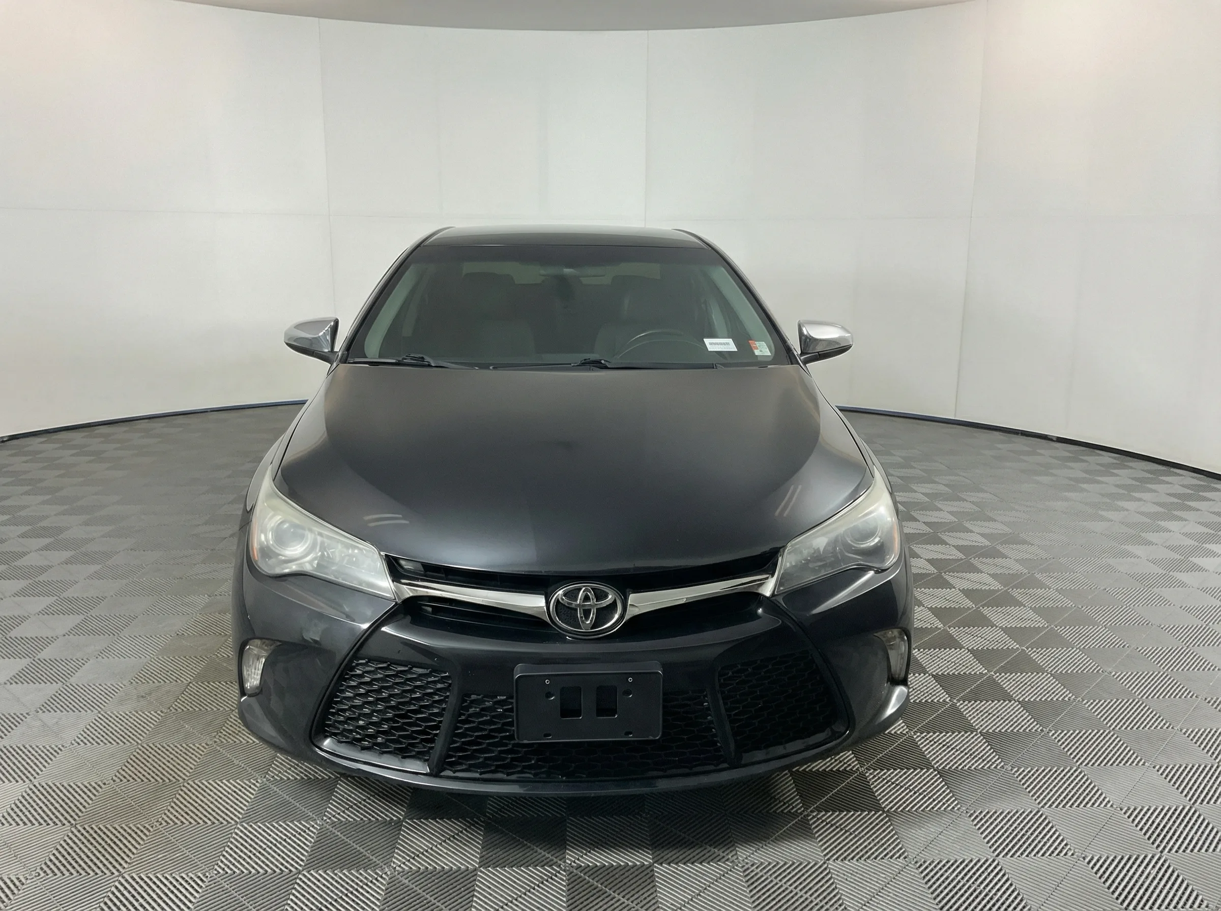 2017 Toyota Camry SE — photo 1