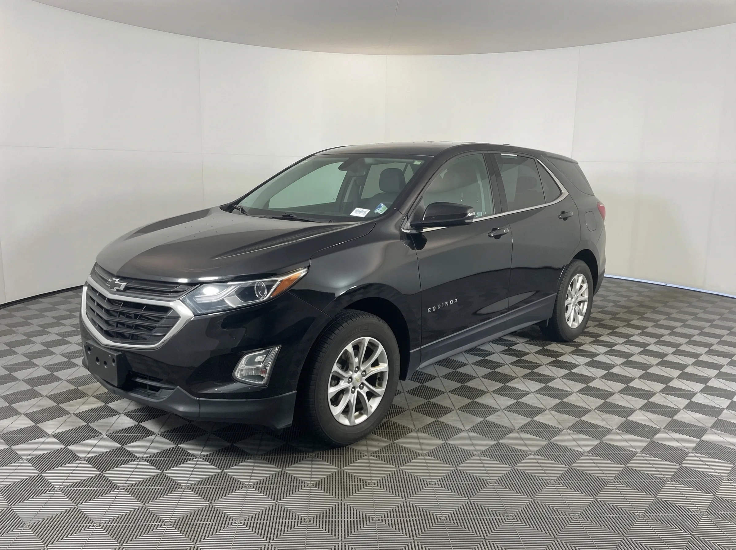 2018 Chevrolet Equinox LT — thumbnail 3