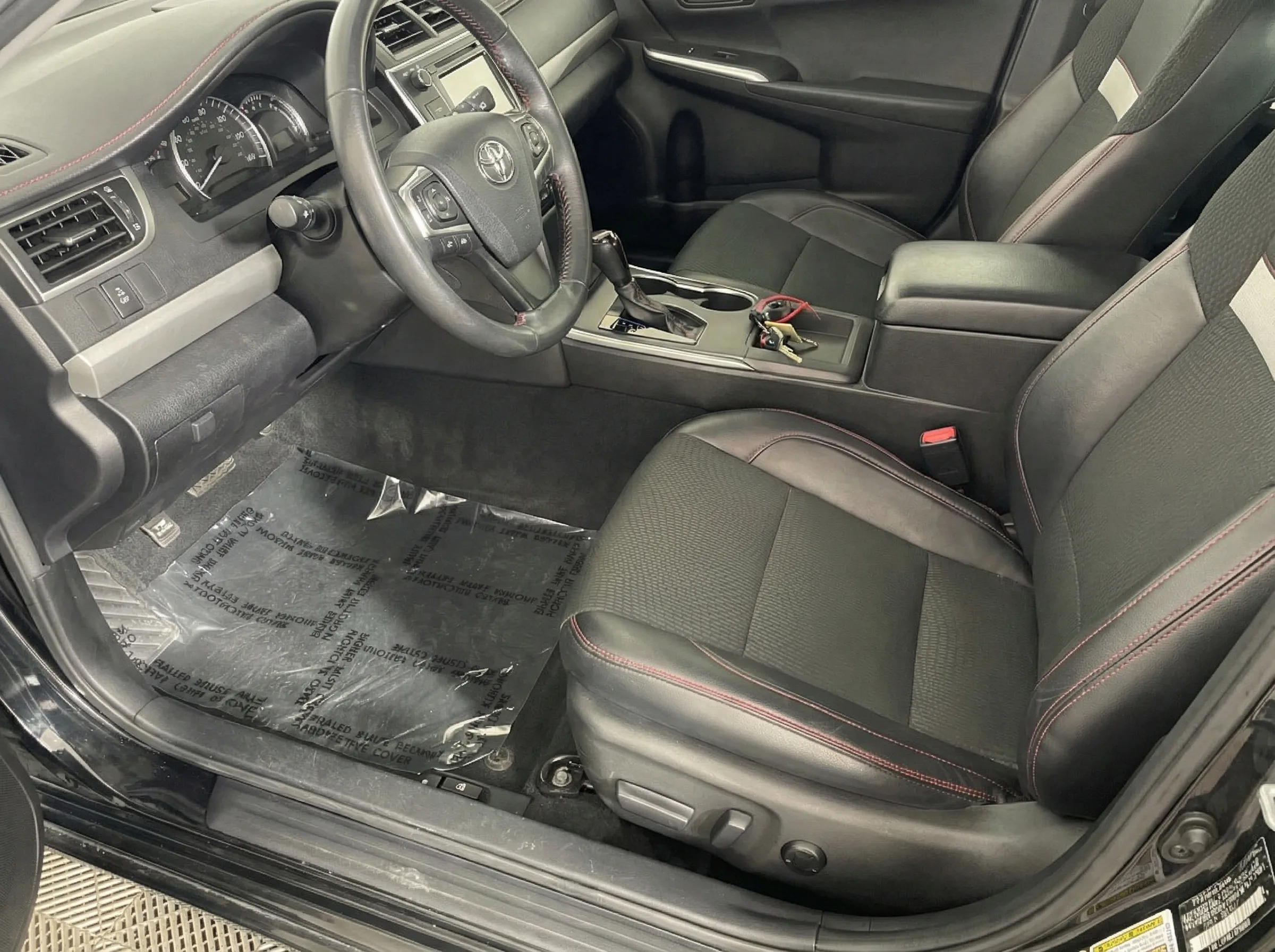 2017 Toyota Camry SE — thumbnail 9