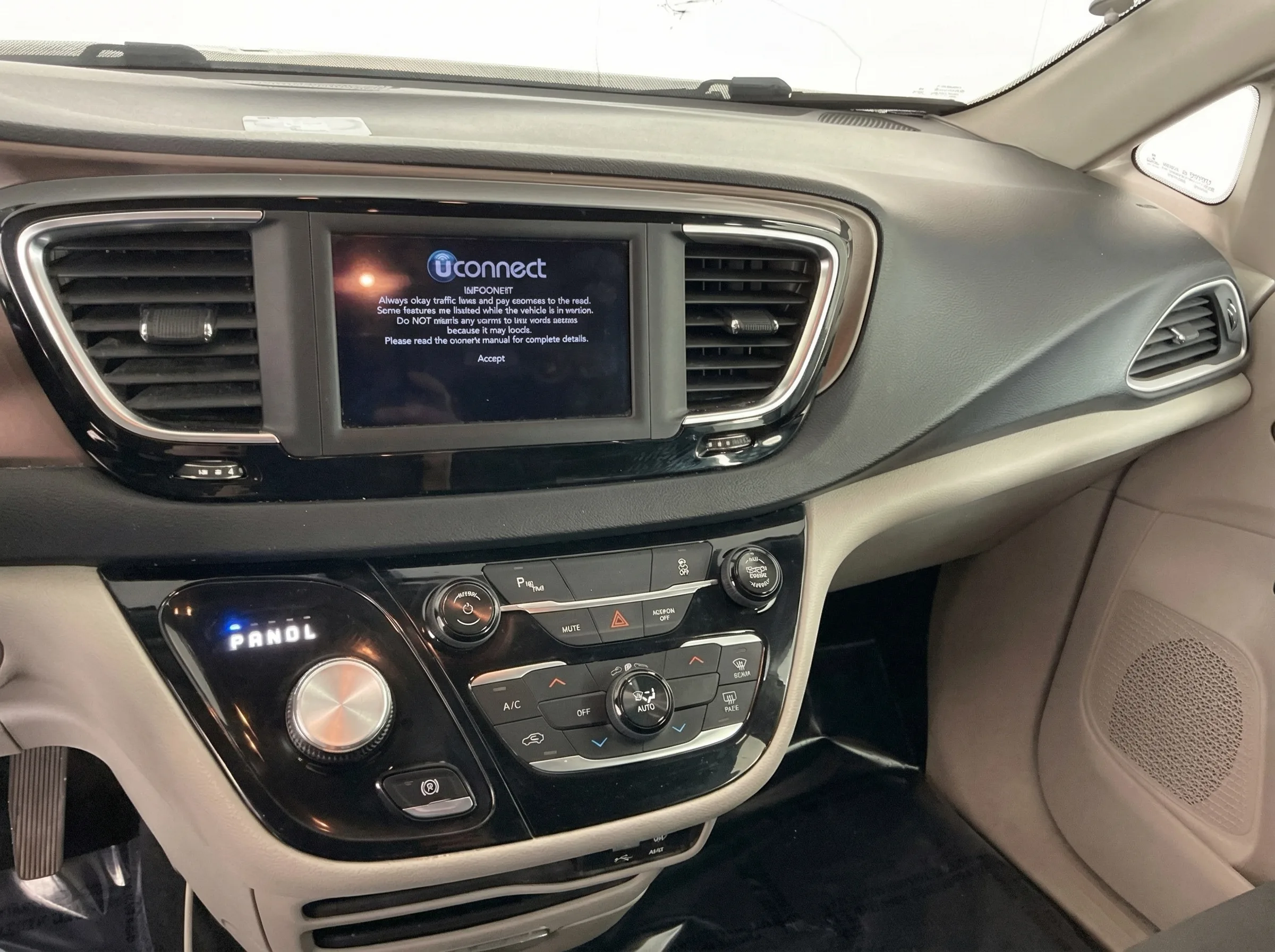2018 Chrysler Pacifica L — thumbnail 12