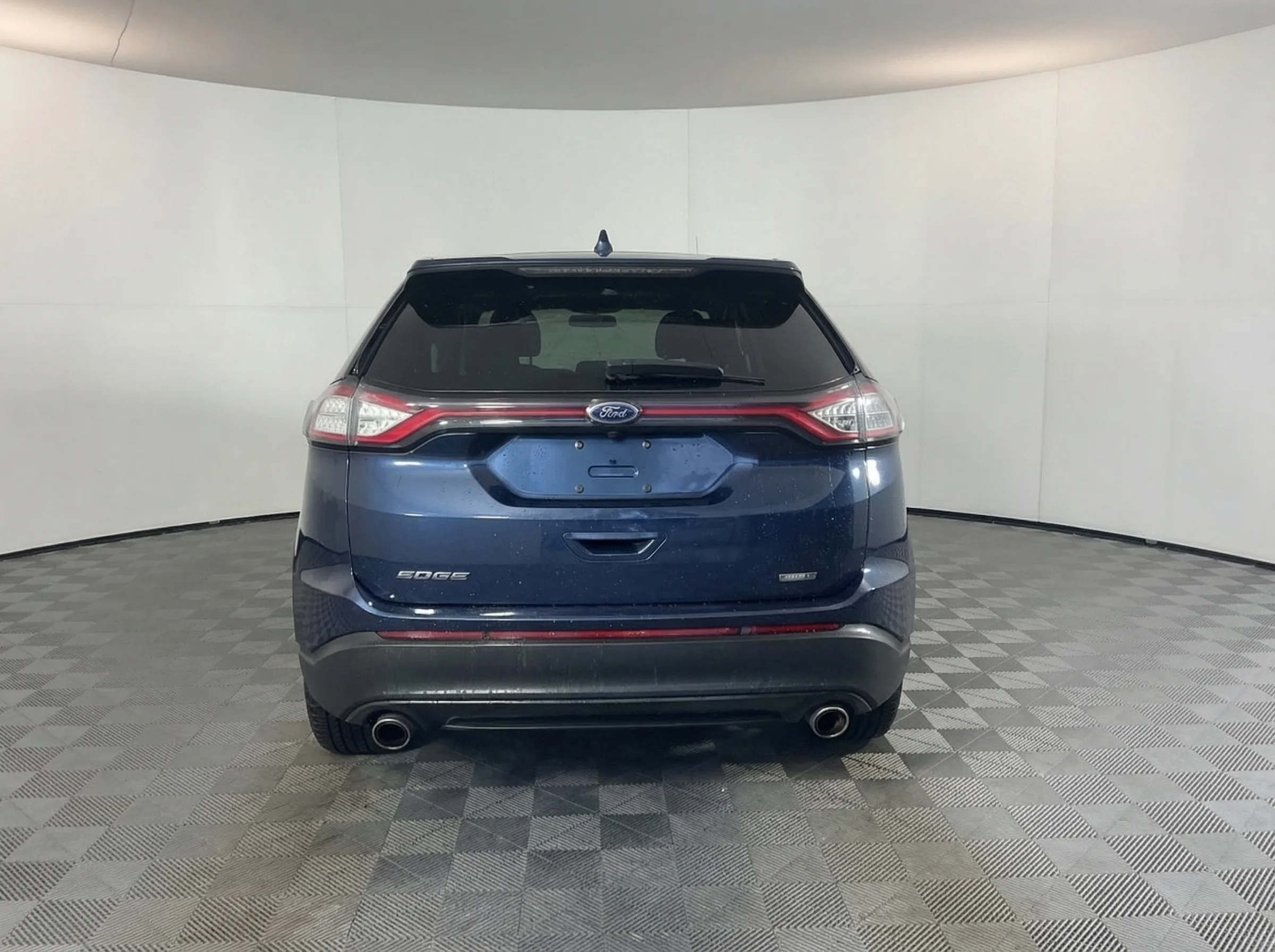 2017 Ford Edge SE — thumbnail 2