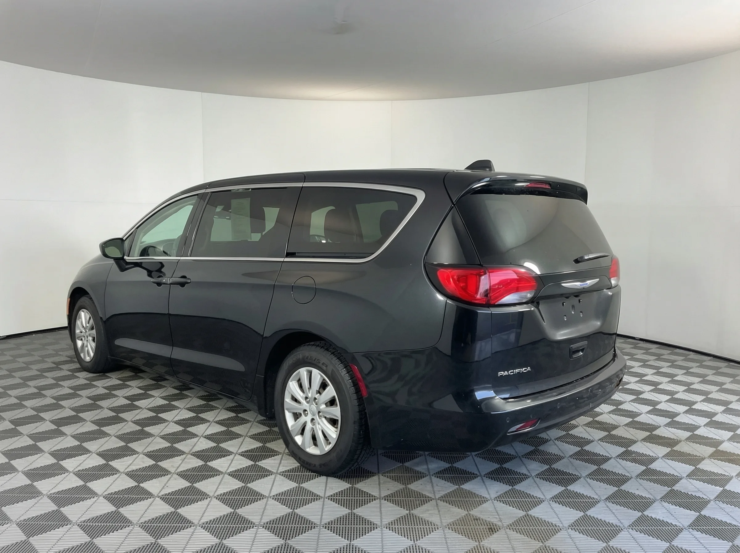 2018 Chrysler Pacifica L — thumbnail 6