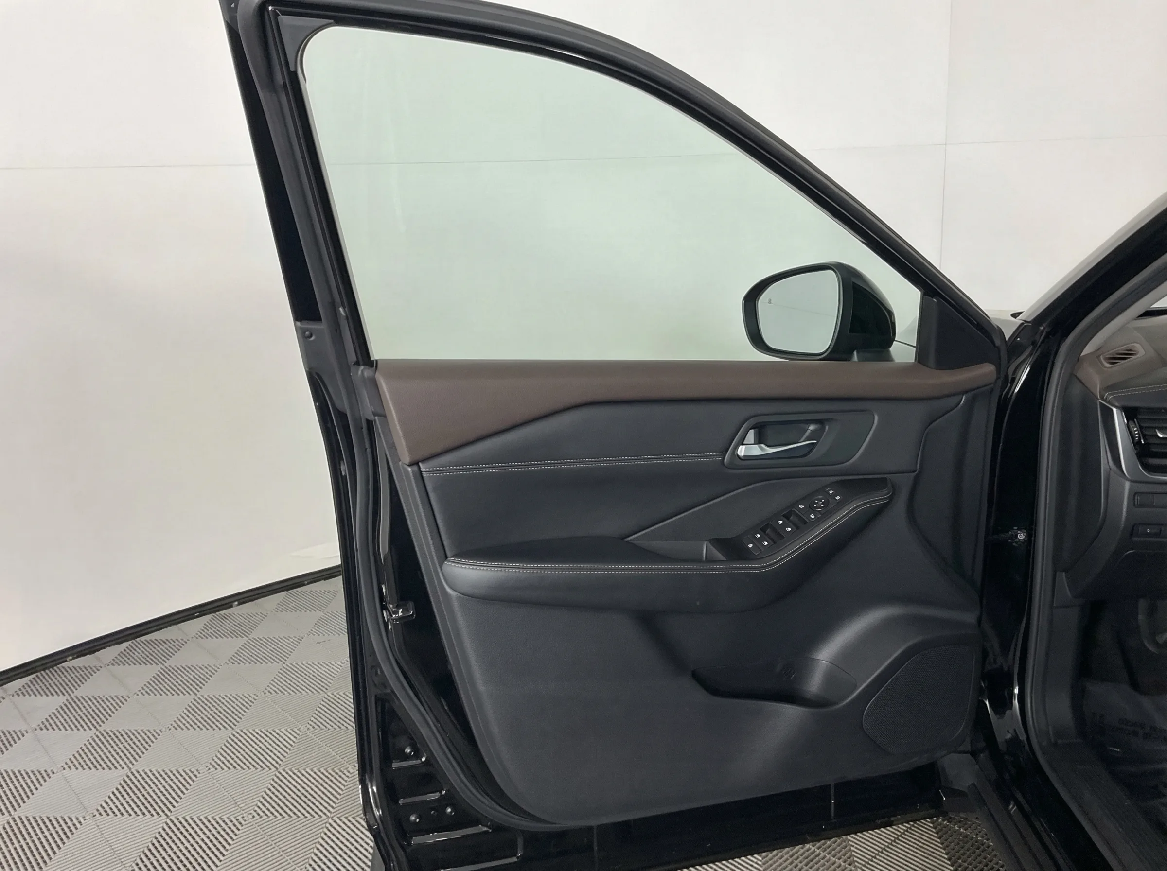 2022 Nissan Rogue SV — thumbnail 9