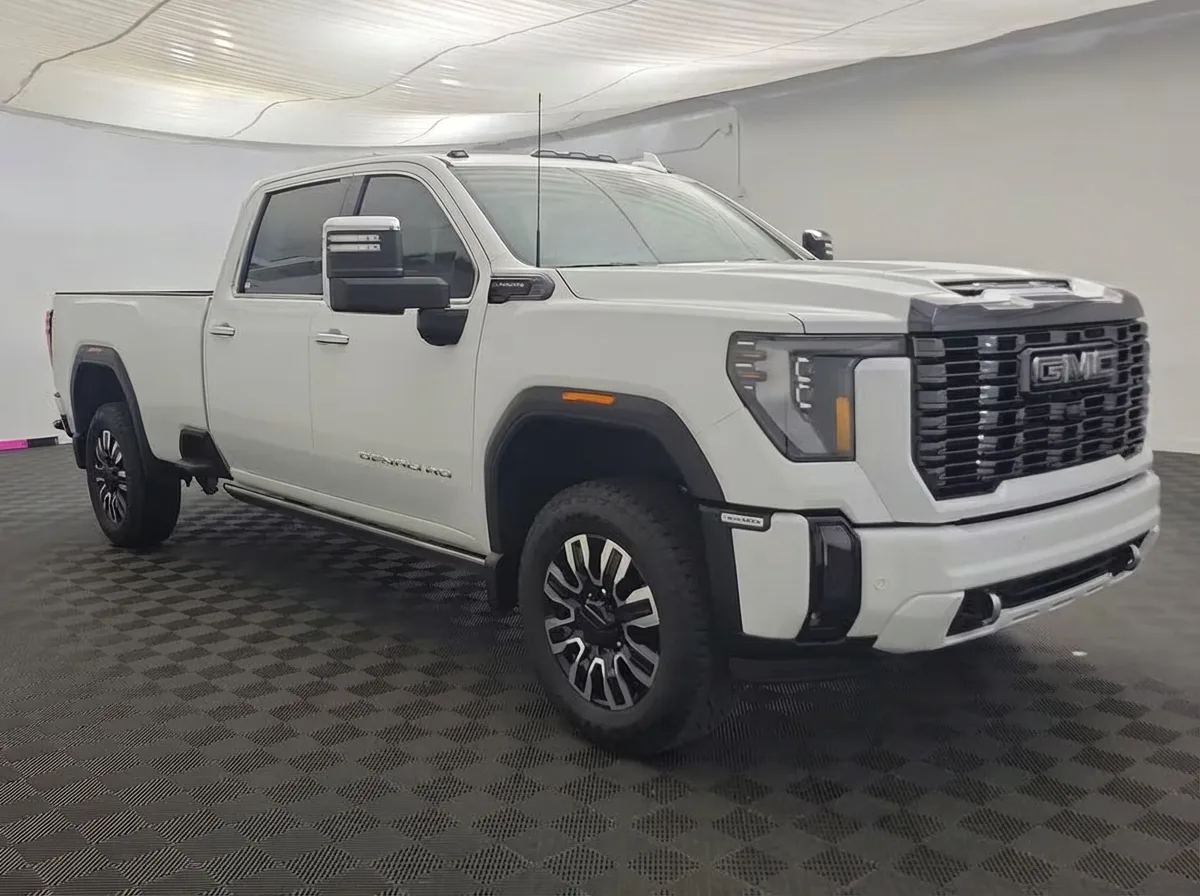 2024 GMC Sierra 3500HD Denali Ultimate — thumbnail 4