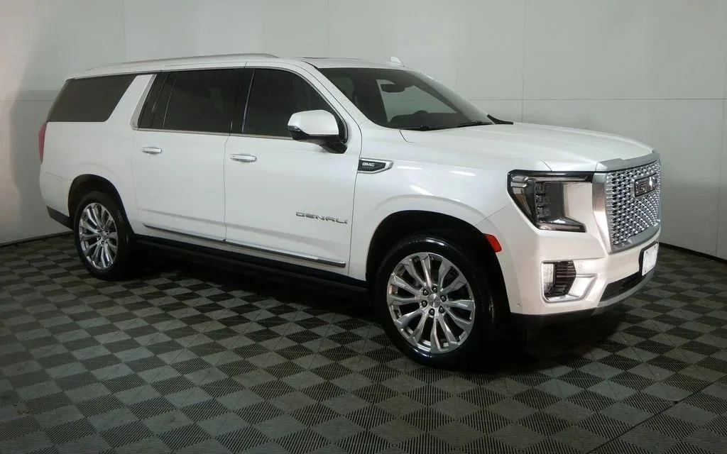 2024 GMC Yukon XL Denali — thumbnail 2
