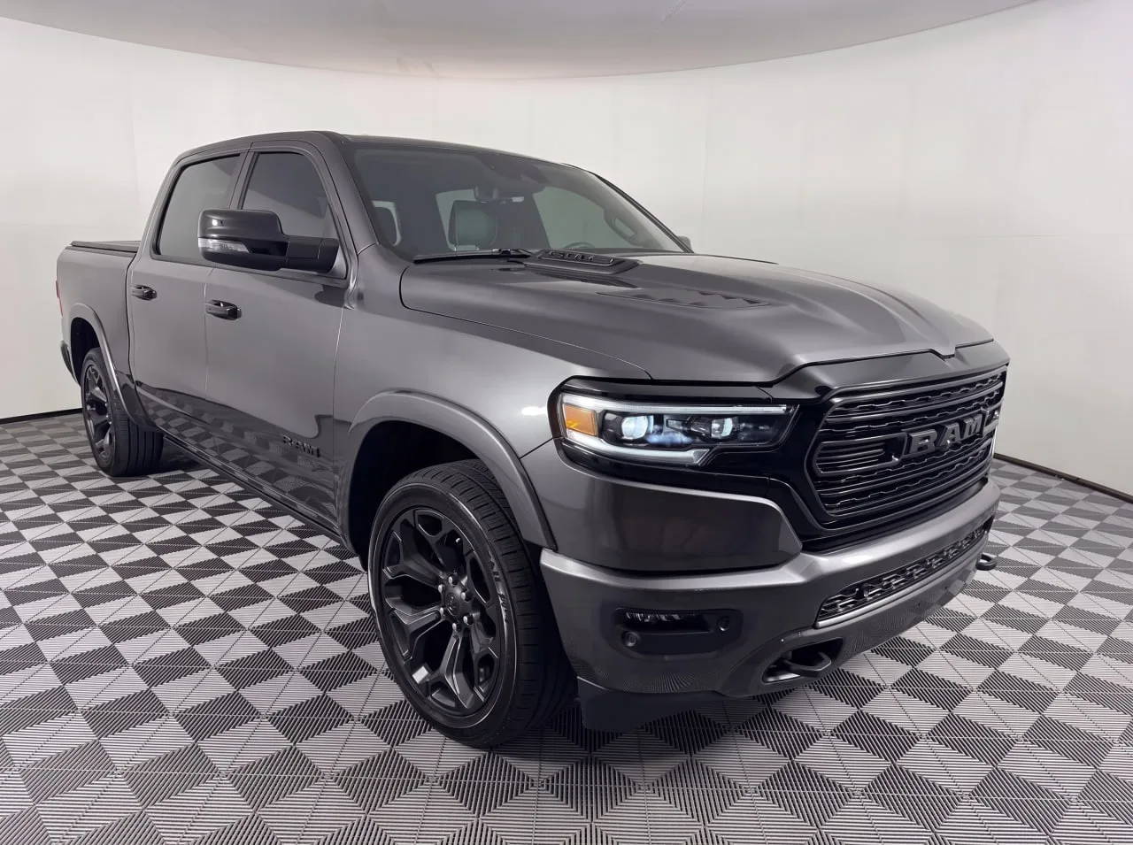2024 Ram 1500 Limited — thumbnail 2