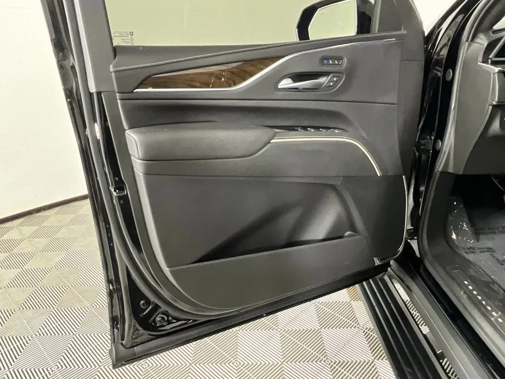 2024 Cadillac Escalade ESV Sport Platinum — thumbnail 14