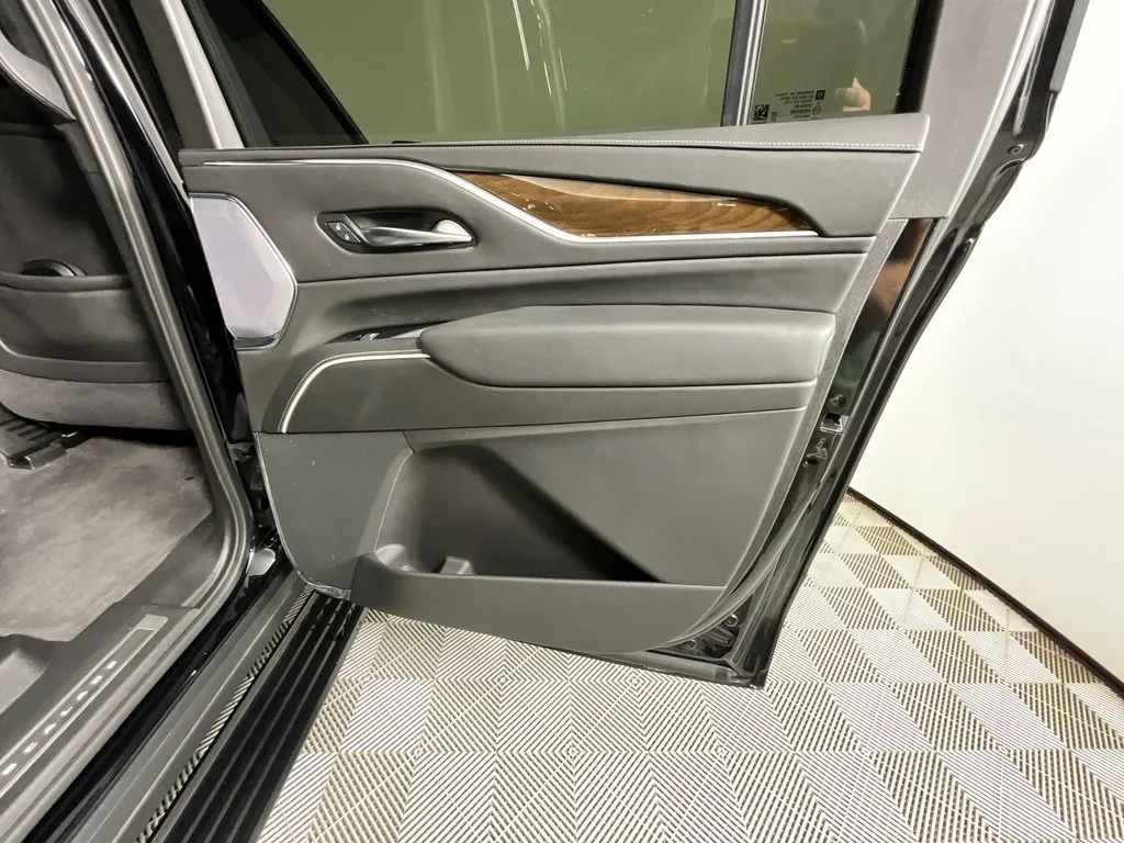 2024 Cadillac Escalade ESV Sport Platinum — thumbnail 15