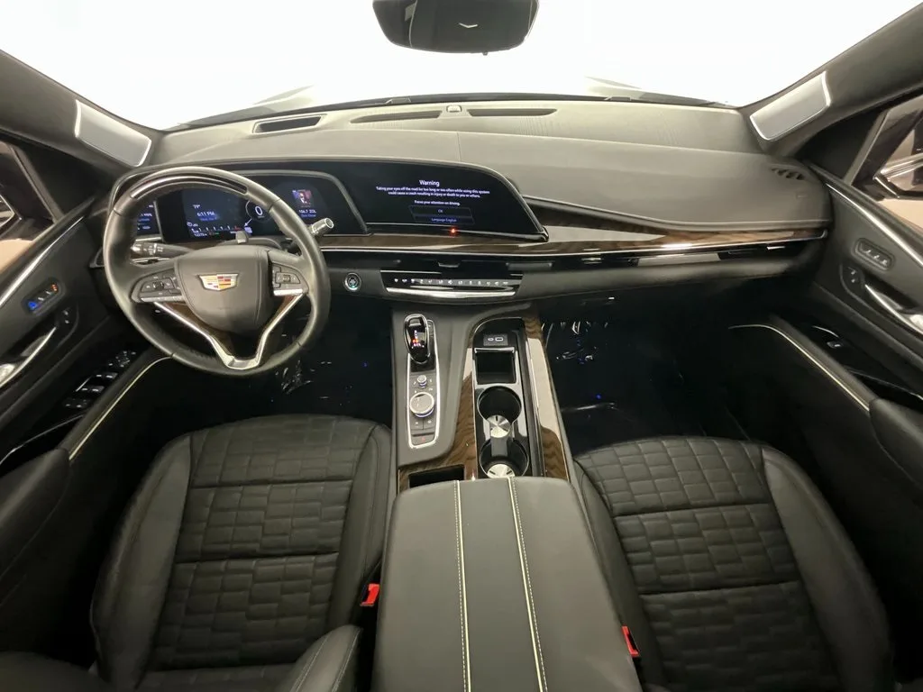 2024 Cadillac Escalade ESV Sport Platinum — thumbnail 18