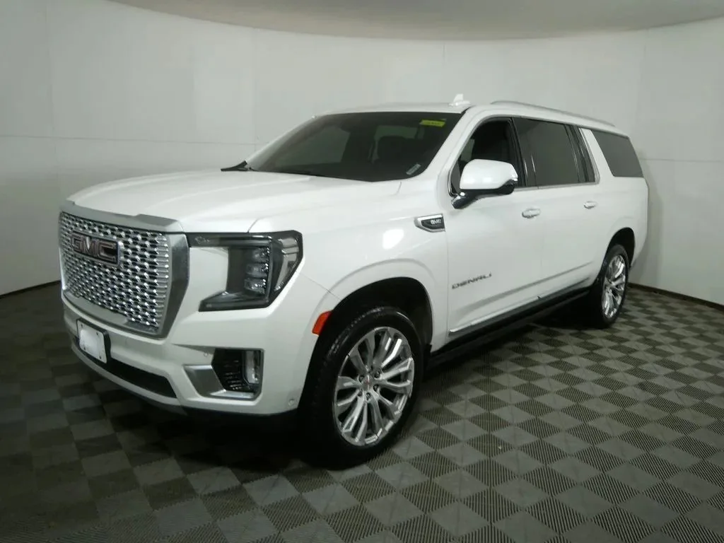2024 GMC Yukon XL Denali — thumbnail 3