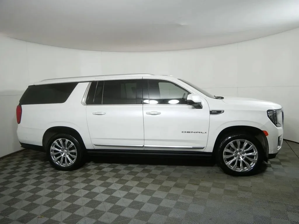 2024 GMC Yukon XL Denali — thumbnail 4