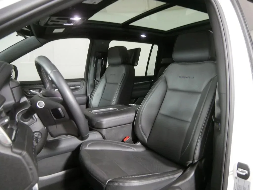 2024 GMC Yukon XL Denali — thumbnail 10